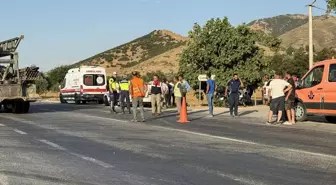 Tire'de Motosiklet ile Otomobil Çarpıştı: 14 Yaşındaki Çocuk Hayatını Kaybetti