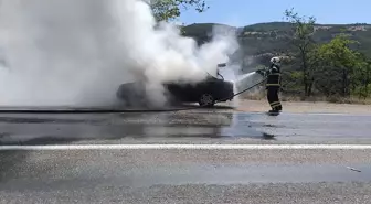 Niksar'da Seyir Halindeyken Alev Alan Otomobil Kül Oldu