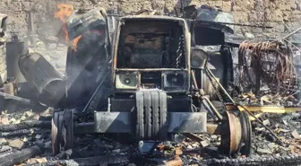 Tokat'ta Yangın: 1,5 Ton Buğday ve 2 Traktör Kül Oldu