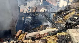 Tokat'ın Zile ilçesinde yangın: Ev ve samanlık kullanılmaz hale geldi