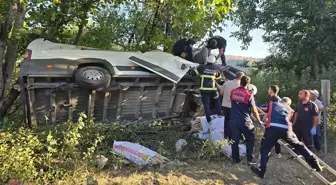 Tokat'ta Devrilen Minibüste İki Yaralı