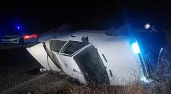 Tokat'ta Devrilen Otomobilde 3 Kişi Yaralandı