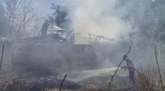 Erbaa'da Boş Arsada Çıkan Yangın Odunluğu Kül Etti