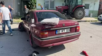 Niksar'da Otomobil ile Motosiklet Çarpıştı: 2 Yaralı