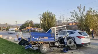 Tokat'ta otomobille çarpışan tarım aracının sürücüsü yaralandı