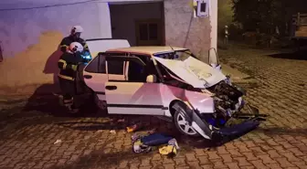 Park Halindeki Traktöre Çarpan Otomobilin Sürücüsü Hayatını Kaybetti