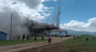 Çaykara'da Camide Yangın: İtfaiye Ekipleri Müdahale Etti