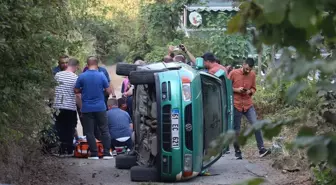 Trabzon'da Devrilen Otomobilin Sürücüsü Yaralandı