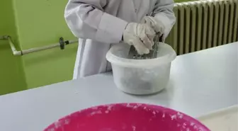 Yomra'da Öğrencilerden 'Köpüren Eller Sizlerle' Projesiyle Sabun Üretimi
