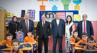Trabzon'da Öğrencilere Okul Çantası ve Kırtasiye Seti Dağıtıldı