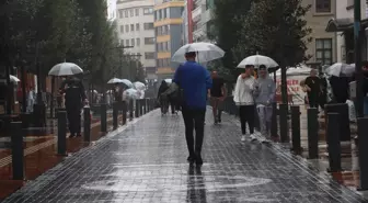 Trabzon'da Sağanak Yağış Hayatı Olumsuz Etkiledi