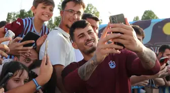 Trabzonspor Taraftarları Yüksek İrtifa Kamp Merkezi'nde Coşkulu Karşılama Düzenledi
