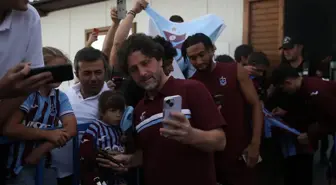 Trabzonspor Futbolcuları Yağmurlu Havada Taraftarlarıyla Buluştu