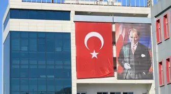 Trakya'da kamu binalarına 'Terörsüz Türkiye'ye destek için Türk bayrağı asıldı