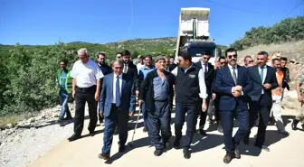Tunceli'de Köy Yolları Sıcak Asfaltla Yenileniyor