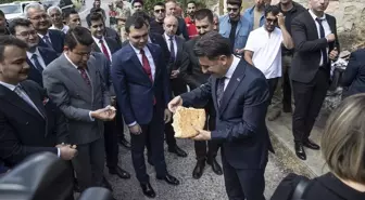 Tunceli Valisi Aygöl, Anafatma Ziyaretgahı'nda lokma dağıttı