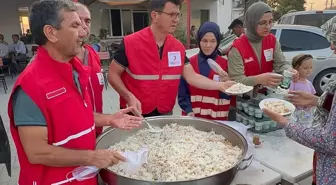 Türk Kızılay, Sındırgı Depremzedelerine Yardım Eli Uzatıyor