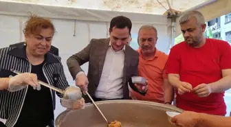 Türk Kızılay Salıpazarı Şubesinden vatandaşlara aşure ikramı