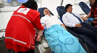 Vali Mustafa Çiftçi, 43. Kan Bağışını Pasinler'de Gerçekleştirdi