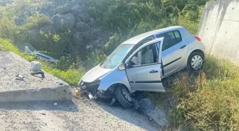 Sinop'ta Şarampole Düşen Otomobilin Sürücüsü Yaralandı