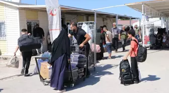 Suriyelilerin Ülkelerine Dönüşü: Kilis Gümrük Kapısı'nda Yoğunluk