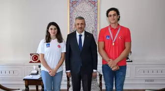 Dünya Şampiyonu Kürekçi Cevdet Ege Mutlu, Edirne Valisi'ni Ziyaret Etti
