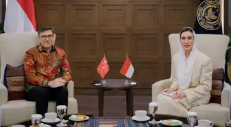 Türkiye'nin Cakarta Büyükelçisi Küçükcan, Endonezya Turizm Bakanı Wardhana ile görüştü