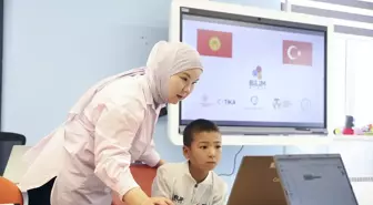 Türkiye'nin Kırgızistan'da kurduğu 'Bilim Bişkek' çocukların bilimle iletişimini geliştiriyor