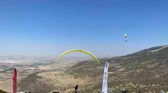 Türkiye Yamaç Paraşütü Mesafe Yarışması Konya'da Başladı