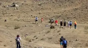 Ultra Maraton Takımı Ağrı Dağı'nın Zirvesine Koşarak Ulaşmayı Başardı