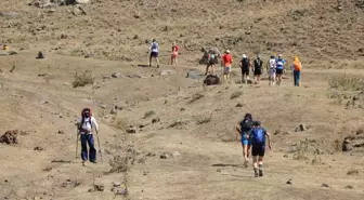 Ultra Maraton Takımı Ağrı Dağı'nın Zirvesine Koşarak Ulaşmayı Başardı