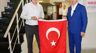 Ümraniye'de 40 Bin Türk Bayrağı Dağıtıldı