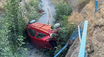 Ümraniye'de Araç Dereye Düştü: Sürücü Yaralandı