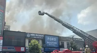 İstanbul Ümraniye'de Oto Sanayi Sitesinde Yangın