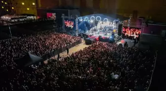 Ünlü Sanatçılar Marmara Park'ta Bir Araya Geldi