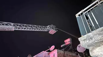 Uşak'ta Yangın: 3 Ev Zarar Gördü