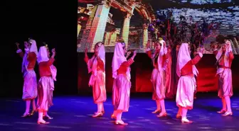 Uşak'ta Maarif Halk Dansları Topluluğu'ndan Ruz-ı Hızır Gösterisi
