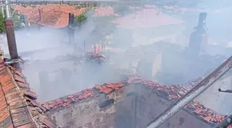 Uşak'ta Yangın: 3 Evde Hasar Meydana Geldi