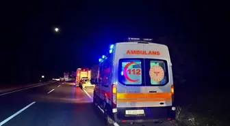 Uşak'ta Şarampole Devrilen Araçta 1 Ölü, 2 Yaralı