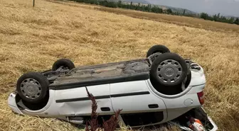 Uşak'ta Devrilen Otomobilde 3 Kişi Yaralandı
