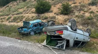 Uşak'ta İki Otomobilin Çarpışması Sonucu 7 Kişi Yaralandı
