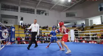 Bayburt'ta Üst Minik Erkekler ve Kadınlar Türkiye Ferdi Boks Şampiyonası Devam Ediyor