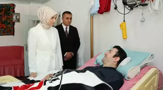 Vali Yiğitbaşı, Trafik Kazası Sonrası Yatağa Bağımlı Zafer Altınışık'ı Ziyaret Etti