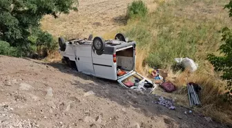 Van'da Minibüs ve Otomobil Çarpıştı: 11 Yaralı