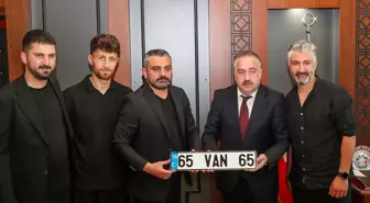 Van Emniyet Müdürü'nden Artı Değer Vanspor'a Özel Hediye