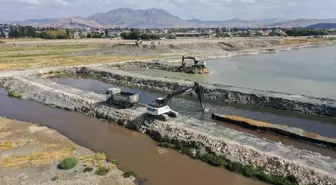 Van Gölü'nün zemininden 1 milyon 970 bin metreküp dip çamuru ve balçık çıkarıldı