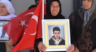Vanlı aileler, DEM Parti İl Başkanlığı önündeki eylemlerini sürdürdü