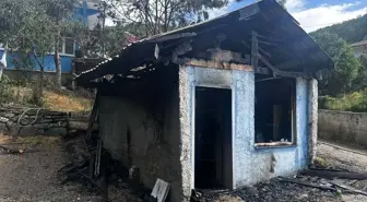 Vezirköprü'de Yangın: Kilerde Hasar Meydana Geldi