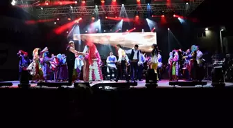 Vezirköprü'de Gençlik Konseri Coşkuyla Gerçekleşti