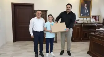 Viranşehir Kaymakamı, LGS'de 500 Puan Alan Öğrenciyi Ödüllendirdi